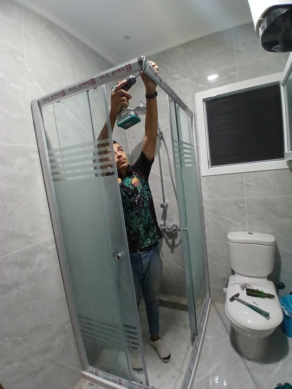 كبائن شاور وزجاج سيكوريت